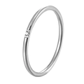 Anillo fino minimalista plateado con un pequeño circón redondo engastado en dos postes - US 5 / Plata Circonita Única