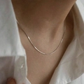 Élégant collier chaîne serpent argenté pour femme en acier inoxydable minimaliste - Style 0.9mm / Argent