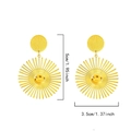 Pendientes vintage de girasol dorados en acero de titanio para mujer moderna - Dorado