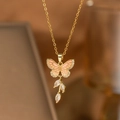 Elegante goldfarbene Schmetterlingshalskette mit rosa Emaille und Marquise-Kristallen - Halskette mit rosa und weißem Zirkonia-Schmetterling (9147)