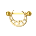 Vue macro d'un anneau de mamelon doré avec pendentif croissant de lune et étoile évidé - Étoile & Lune / No.3 Or