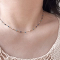 Collana placcata oro con piccole perle di cristallo blu scuro, azzurro e bianco - Collana a Gradiente Blu (H197) / Oro