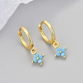 Dettaglio del marchio S925 su orecchini a quadrifoglio placcati oro con pietre blu - Orecchini Quadrifoglio Stile Turchese Dorato