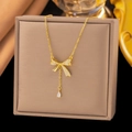 Elegante 18K vergoldete Schleife Halskette mit Mikro-Pavé-Kristallen und Tropfenanhänger - Träne Quaste Schleife (8195)