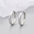 Orecchini a cerchio huggie in argento lucido con design minimalista e chiusura sicura - Taglia Media / Oro bianco