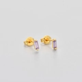 Detail von 925er Silber Ohrstecker mit lila Zirkonia und eleganter Goldbeschichtung - Lila Strass / Goldfarbe