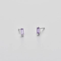 Elegante Silberstecker mit rechteckigen lila Zirkonia in minimalistischem Design - Lila Strass / Platinfarbe