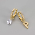 Asymmetrische gouden oorbellen met letter P en druppelvormige zirkonia-bedels - Koper / Goud-Letter P