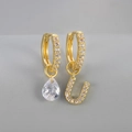 Gouden huggie-oorbellen met asymmetrische zirkoon druppel en pavé letter U hanger - Koper / Goud-Letter U