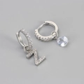 Zilveren asymmetrische oorringen met letter Z en druppelvormige zirkoon met micro-zetting - Koper / Zilver-Letter Z