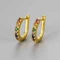 Goldene U-förmige Creolen mit bunten Regenbogen-Zirkonia-Steinen im minimalistischen Stil - Gold/Bunt