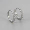 Orecchini a cerchio in argento per donna con fila di zirconi lucidi incastonati - Orecchini in Zirconia a Singola Fila / Argento-Piccolo-Strass Bianco