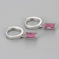 Detail von Silber Creolen mit Zirkonia-Pflaster und rechteckigem rosa Edelstein Anhänger - Silber Rosenroter Stein