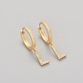 L-shaped initial hoop earrings with sparkling stones in a 18K gold finish - Gold / L