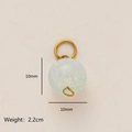 Modieuze lichtblauwe doorschijnende ronde stenen hanger met gouden oogje van 10mm - Lichtblauwe Ronde Kraal (1) / 10mm
