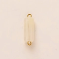 Detalle de colgante cilíndrico blanco traslúcido con anillos dobles chapados en oro 18K - Accesorio Conector Cilíndrico / Abalorio Helado Caqui