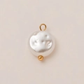 Colgante de perla barroca con baño de oro y textura natural para joyería artesanal - Colgante de Perla Artificial Plana