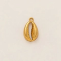 Macro shot of 18K gold plated conch shell pendant with polished matte finish and O-ring - Claw Clip