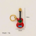 Pendentif guitare rouge miniature avec motifs émaillés et anneau plaqué or 18 carats - Forme de Guitare