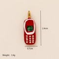Pendentif téléphone en émail rouge plaqué or 18K avec des accents de cristaux blancs - En forme de téléphone