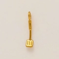 Vue détaillée d'un pendentif spatule en acier inoxydable doré avec design creux - Pendentif Pelle