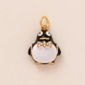 Gouden pinguïnhanger met zwart en wit email en een sprankelende strik van zirkoon - Pinguïn