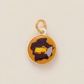 Détail du pendentif rond en céramique avec émail abstrait et anneau en métal doré - Pain Rond No. 1