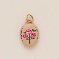 Vue détaillée du pendentif œuf fait main avec des roses roses peintes et un anneau doré - Pendentif uniquement / Style Fleur Rose Ovale
