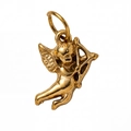 Dettaglio di un ciondolo Cupido placcato oro 18K con ali e dettagli dell'arco - Ciondolo Angelo / Oro