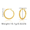 Detailansicht der goldenen Creolen mit 3,9cm Durchmesser und 0,45cm Ringbreite - Gstapelter Ringtextur-Stil (KE0606) / 18K-Gold