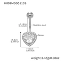 Vista detallada del piercing de ombligo con circón de corazón y barra de acero médico - Estilo de Corazón (H002) / Color acero