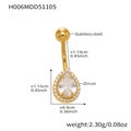 Detalle del piercing de ombligo dorado con colgante de circón y barra de acero inoxidable - Estilo de Gota (H006) / Dorado