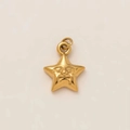 Détail d'un pendentif étoile céleste avec relief de visage vintage plaqué or 18 carats - Pendentif Étoile avec Visage
