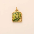 Détail du pendentif toast à l'avocat avec placage d'or et finition émail vert - Pendentif Toast