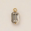 Détail du pendentif en cristal gris fumé taille émeraude avec finition or 18K - Pierre Taillée Transparente Gris Fumé