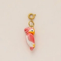 Détail du pendentif perroquet rose et blanc avec plaquage or 18k et émail coloré - Oiseau Rouge