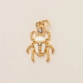 Exquisito colgante de escarabajo bañado en oro de 18K con esmalte blanco y circonitas - Colgante de Escarabajo Blanco