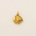 Detalle macro de colgante de pez tropical en oro de 18K con finos relieves horizontales - Colgante de Pececito Gordo