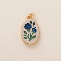 Vintage-Anhänger oval mit blauem Rosenmuster auf Emaille und goldenem Metallrahmen - Ovaler Blauer Rosen Stil