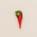 Pendente peperoncino in vetro con anello placcato oro 18K su superficie bianca - Ciondolo Forma di Peperoncino