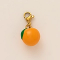 18K vergoldeter Orangen-Fruchtanhänger mit grünem Blatt und goldenem Karabinerverschluss - Orangen Anhänger