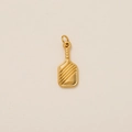 Vue détaillée d'un pendentif raquette de pickleball plaqué or 18K avec surface texturée - Forme de raquette de pickleball / Or