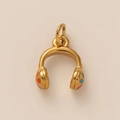 Gros plan du pendentif casque plaqué or 18K avec des détails en émail coloré - Casque audio / Or