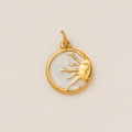 Colgante sol chapado en oro 18K con incrustación de nácar blanco diseño redondo - Pendiente de Sol Dorado Estilo Esmalte