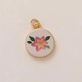 Pendente rotondo in acciaio inossidabile dorato con disegno floreale rosa smaltato - 15 Piccoli Fiori