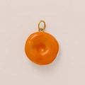 Détail du pendentif donut en émail orange avec anneau en métal plaqué or 18 carats - Pendentif Donut