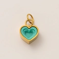 Détail du pendentif cœur doré avec une structure centrale en couches bleu turquoise - Pendentif Cœur Bleu