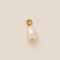 Detail van barokke parelhanger met gepolijste 18K vacuüm vergulde hangerbevestiging - 8 Mm Parelhanger