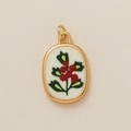 Detalle de un colgante ovalado con motivo de bayas rojas y chapado en oro al vacío - Óvalo (Baya Roja) / Colgante de Flor de Diciembre