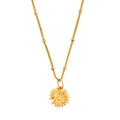 Dettaglio macro del ciondolo a girasole placcato oro 18K con collana di perline - Ciondolo Crisantemo